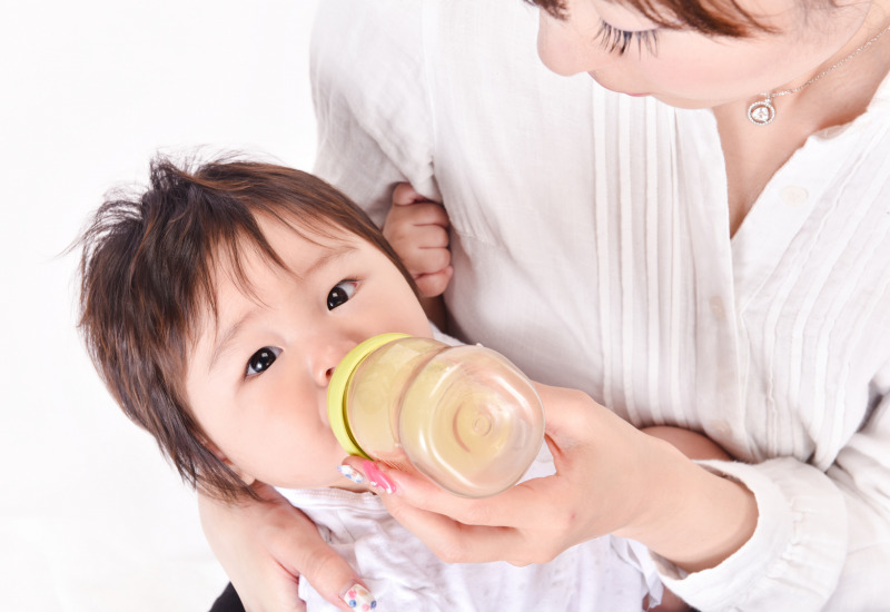 L'allattamento con il biberon